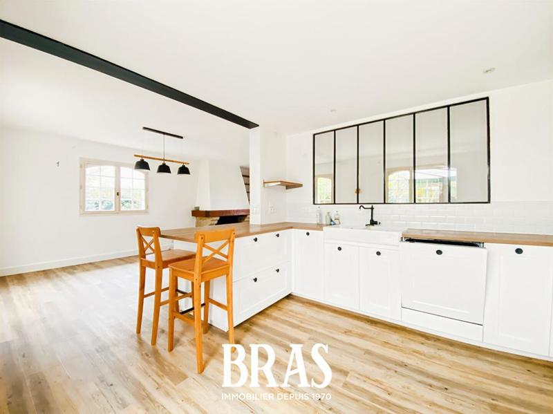 Maison - 141 m² - 8 pièces