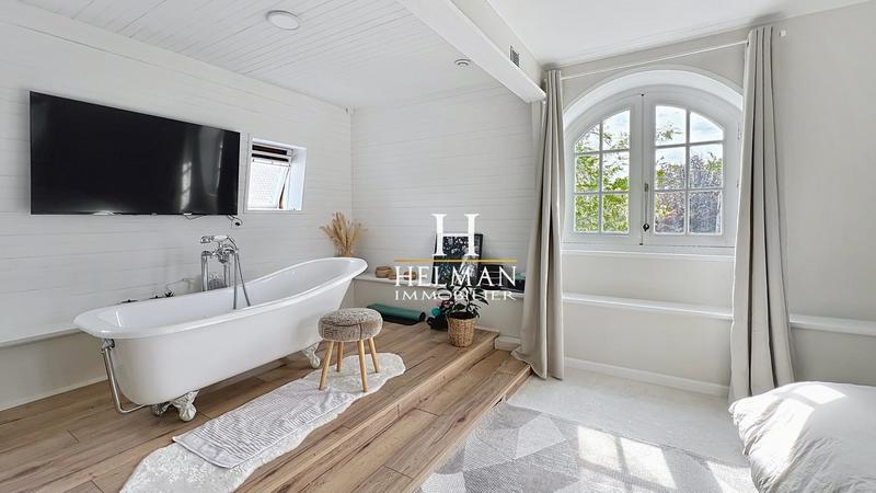 Maison - 344 m² - 12 pièces