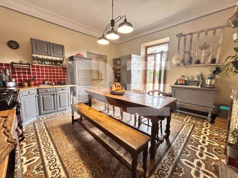 Maison de maîtres - 271 m² - 8 pièces