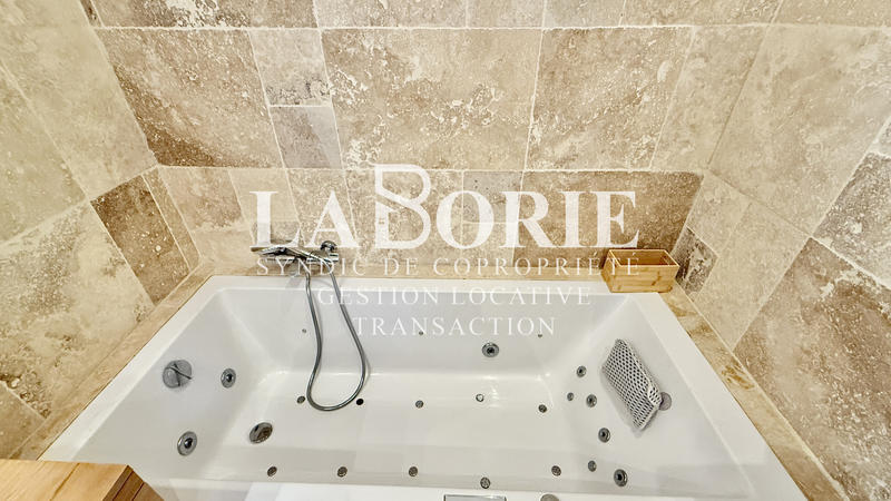 Appartement - 98 m² - 2 pièces