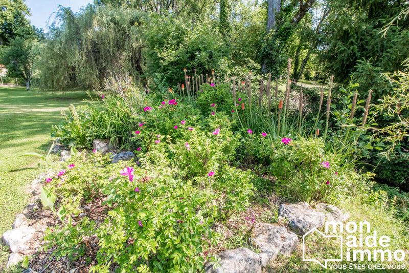 Maison - 240 m² - 15 pièces