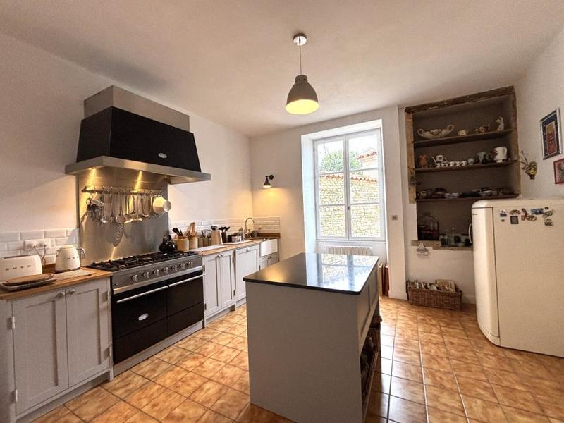 Maison - 320 m² - 13 pièces