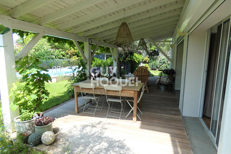 Maison - 234 m² - 7 pièces