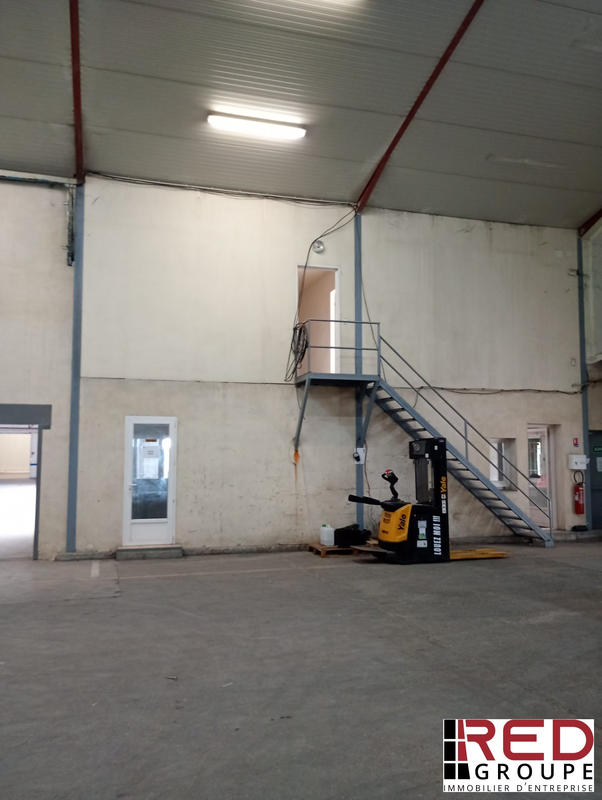 Entrepôt - 3 225 m²