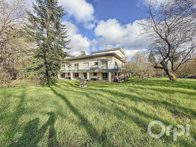 Maison - 450 m² - 8 pièces