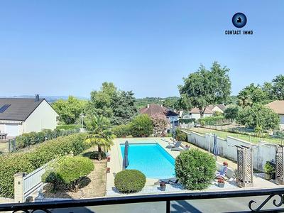 Maison traditionnelle - 200 m² - 7 pièces