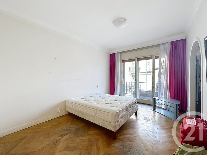 Appartement - 182 m² - 7 pièces