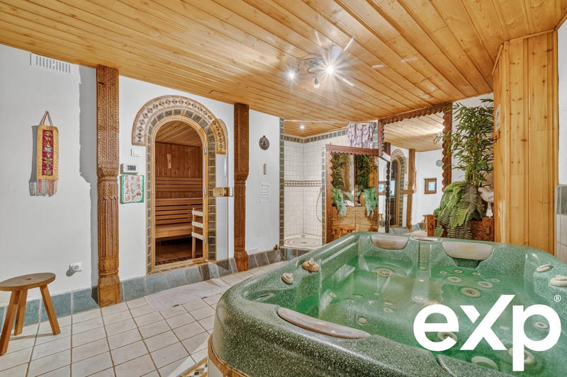 Maison - 438 m² - 12 pièces