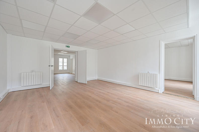 Bureau - 150 m² - 6 pièces