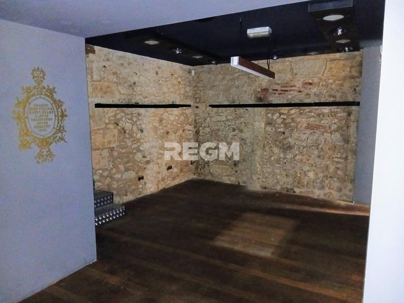 Local commercial - 310 m²