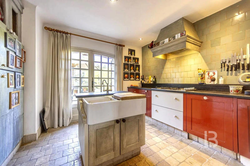 Maison - 252 m² - 7 pièces