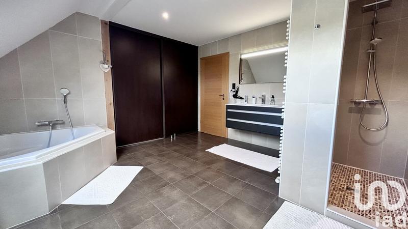 Maison - 217 m² - 6 pièces