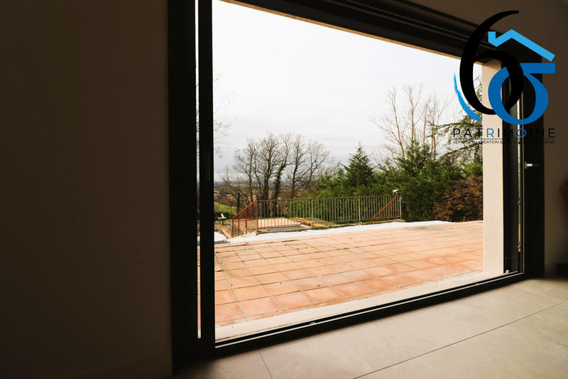 Maison - 240 m² - 8 pièces