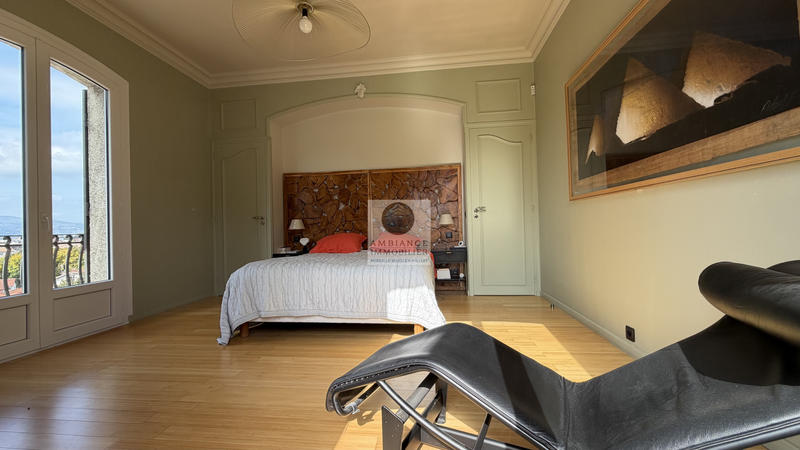 Maison - 284 m² - 8 pièces