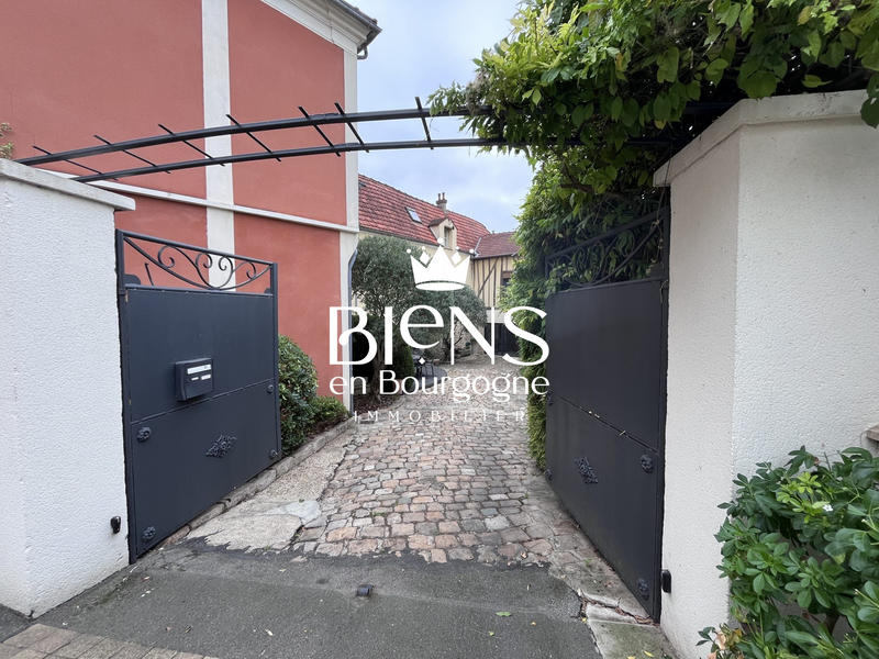 Maison ancienne - 248 m² - 10 pièces