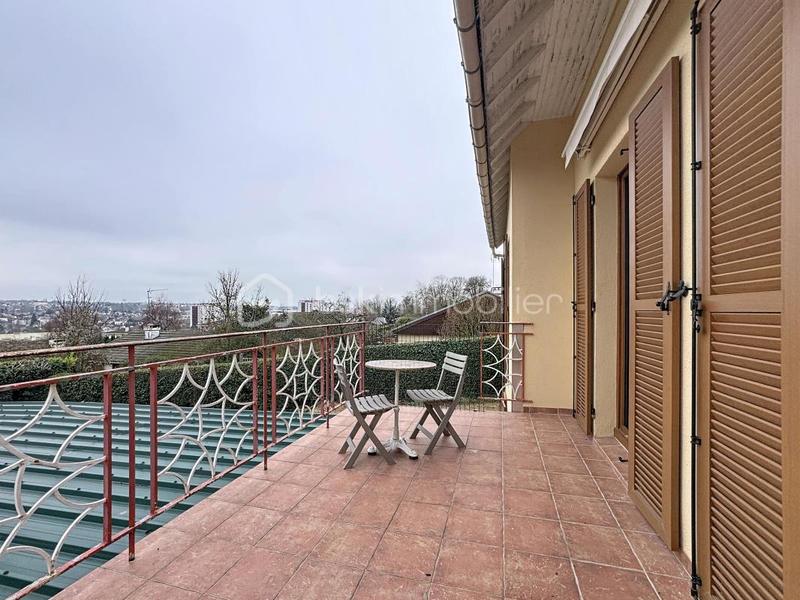 Propriété - 136 m² - 6 pièces