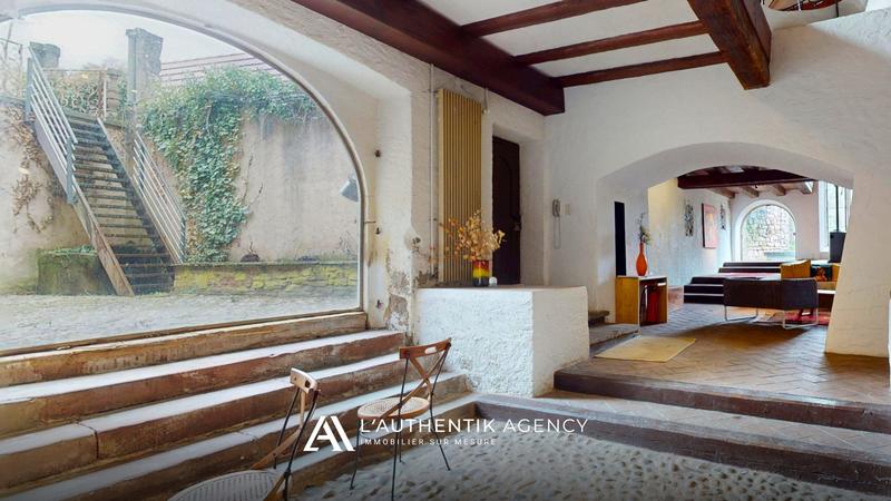 Maison - 636 m² - 12 pièces