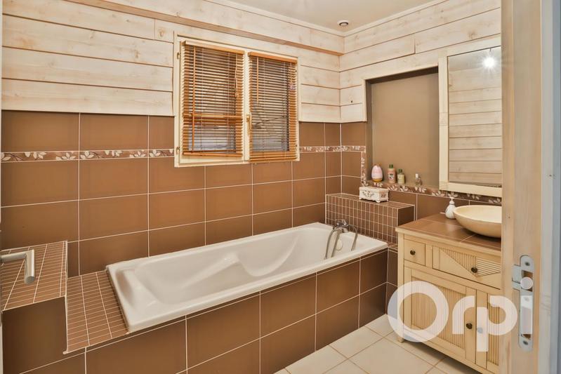 Maison - 275 m² - 10 pièces