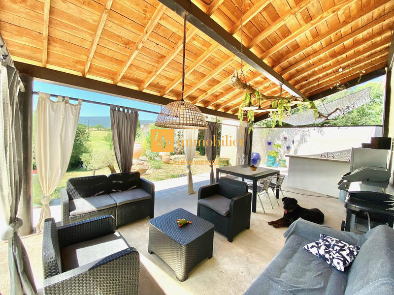 Maison - 232 m² - 6 pièces