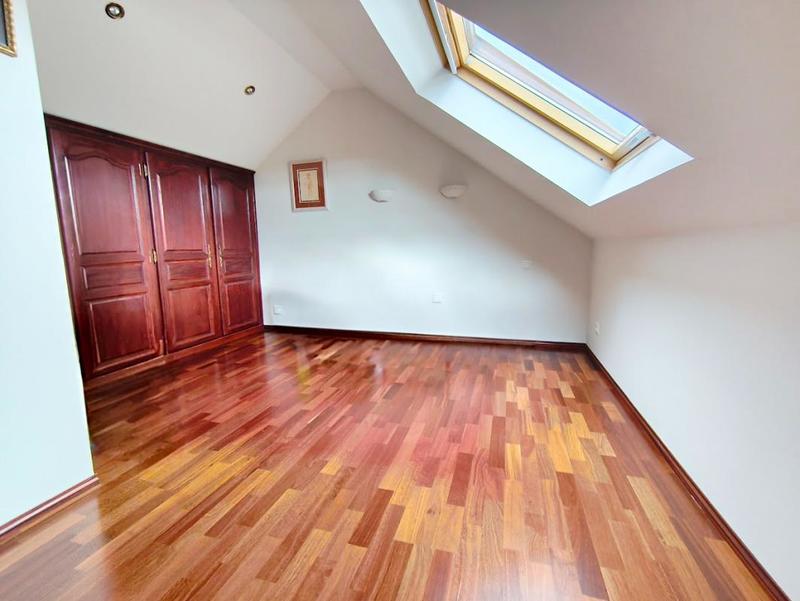 Maison - 177 m² - 7 pièces