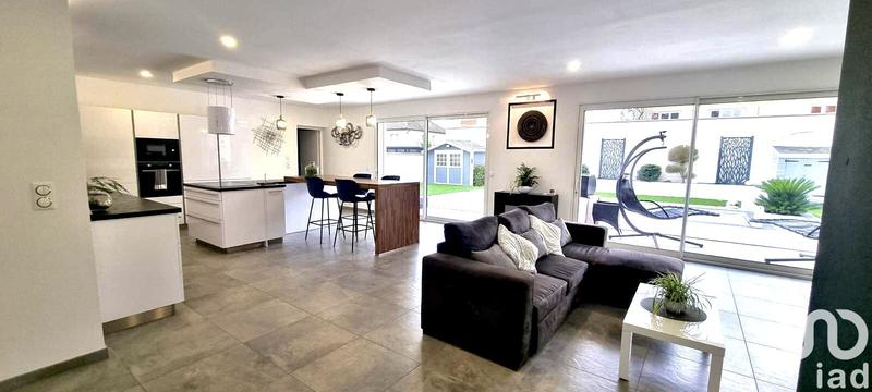 Maison - 240 m² - 6 pièces