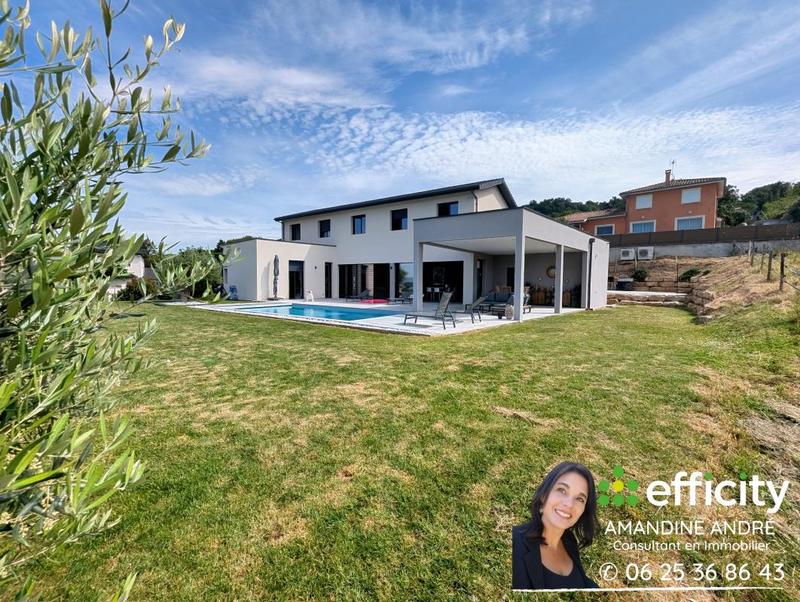 Maison - 245 m² - 7 pièces