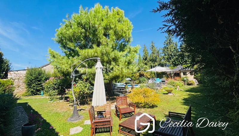 Propriété - 220 m² - 7 pièces