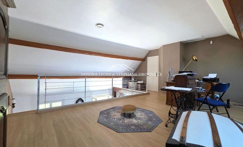 Maison - 189 m² - 8 pièces