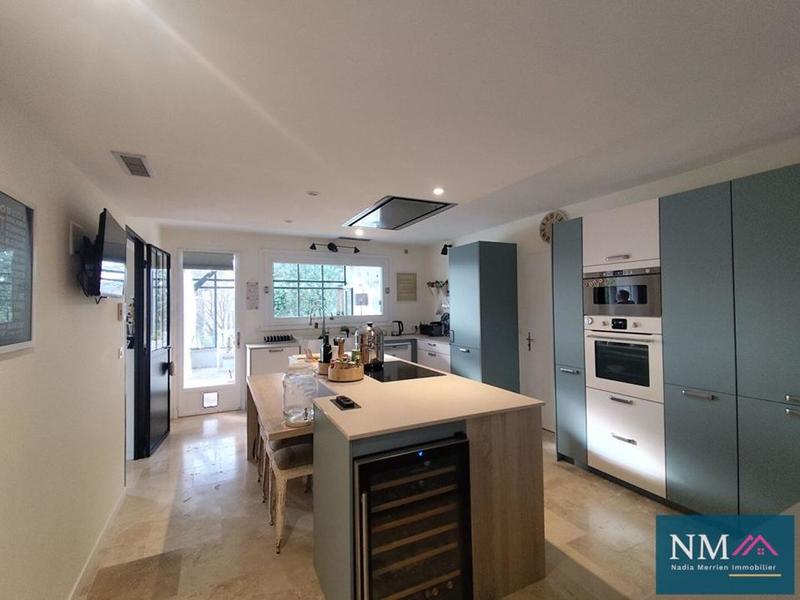 Demeure - 225 m² - 9 pièces