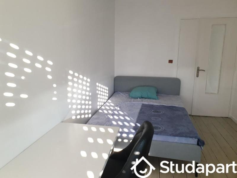 Chambre - 13 m² - 1 pièce