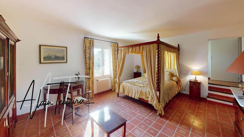 Maison - 170 m² - 9 pièces