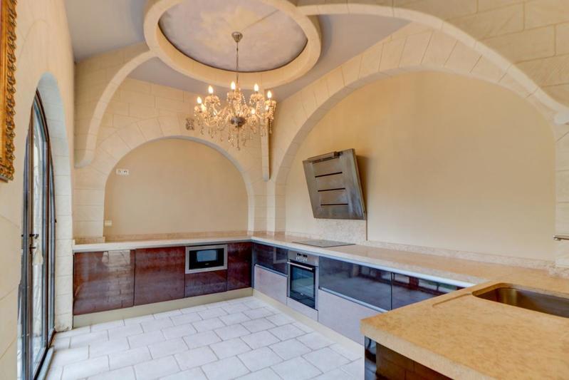 Maison - 200 m² - 6 pièces