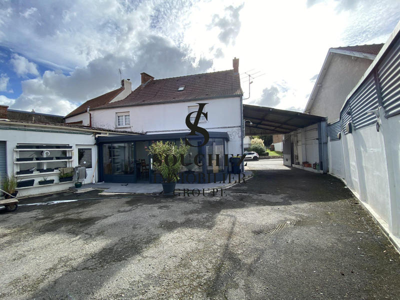 Maison - 210 m² - 9 pièces