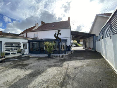 Maison - 210 m² - 9 pièces