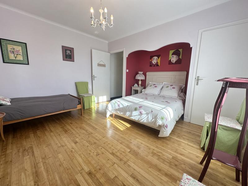 Maison - 260 m² - 11 pièces