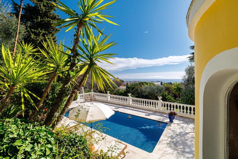 Propriété - 350 m² - 7 pièces