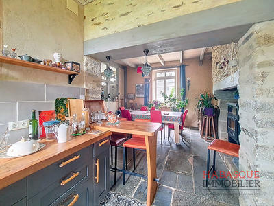 Maison - 152 m² - 9 pièces