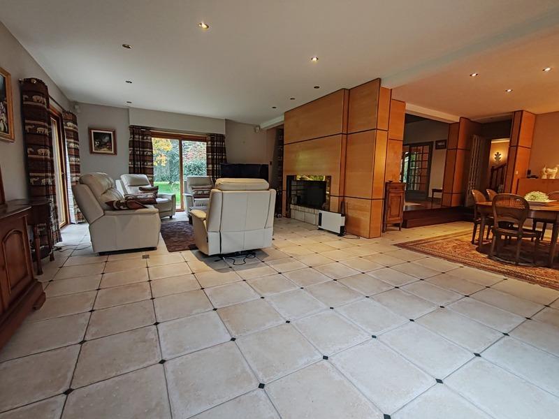 Demeure - 334 m² - 12 pièces