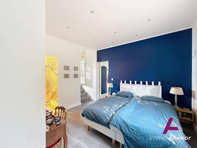 Maison - 202 m² - 6 pièces