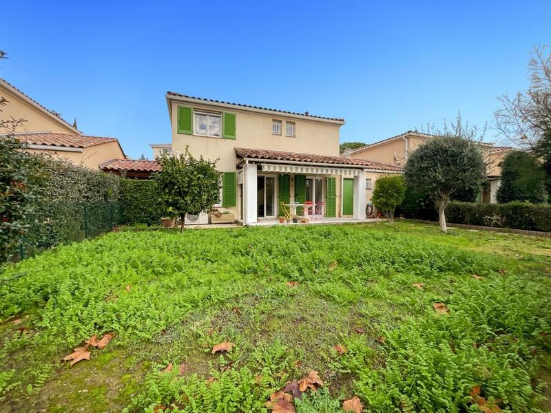 Maison - 99 m² - 5 pièces