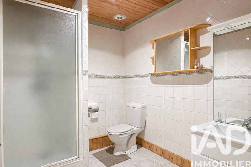 Maison - 220 m² - 9 pièces