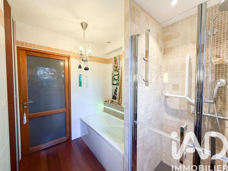 Maison - 190 m² - 9 pièces