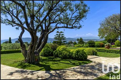 Maison - 555 m² - 15 pièces