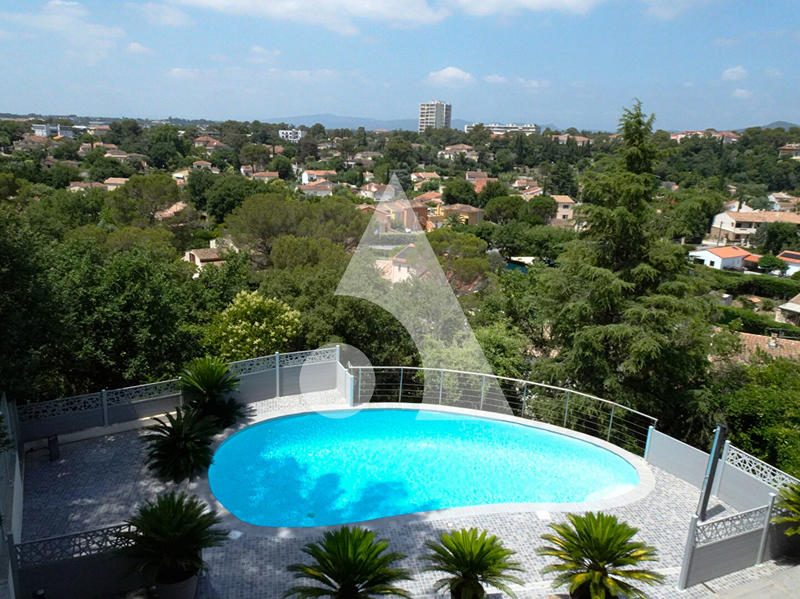 Maison - 200 m² - 7 pièces