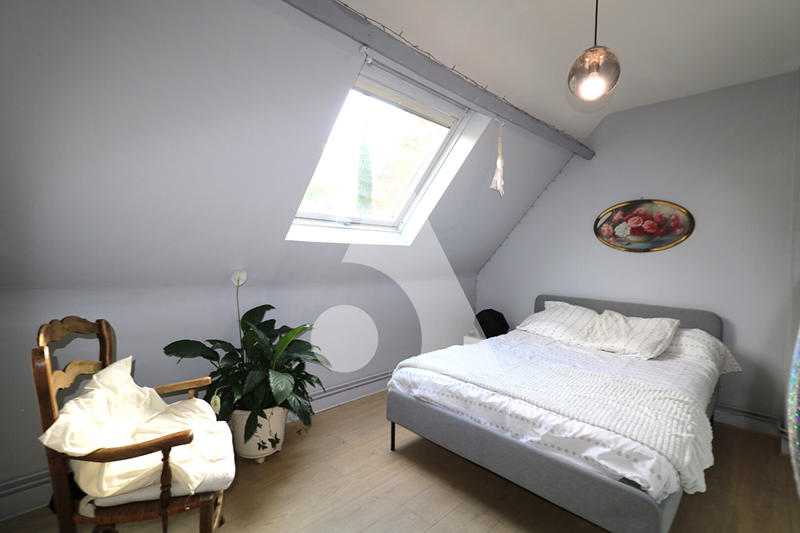 Maison - 219 m² - 7 pièces