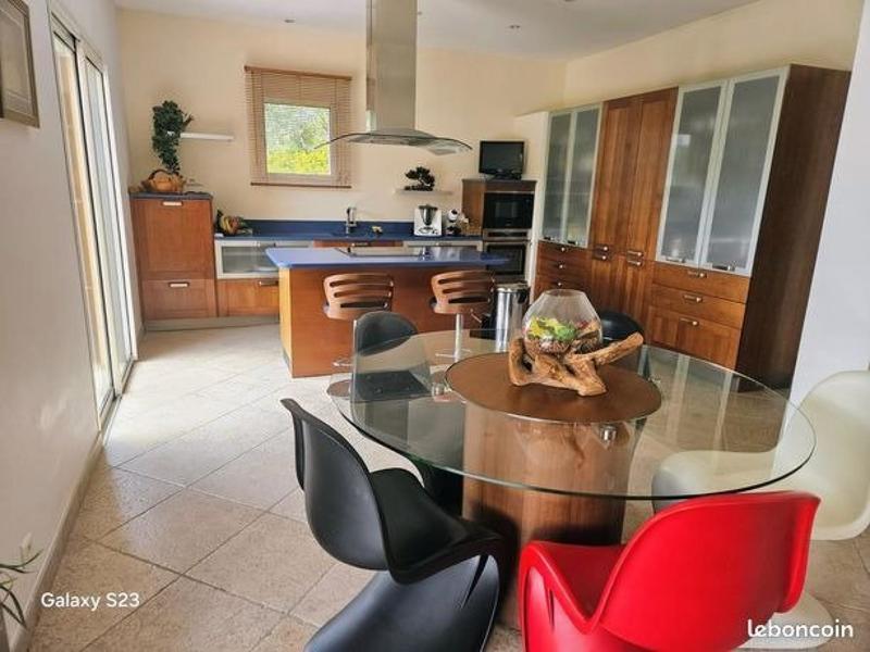 Villa - 244 m² - 6 pièces