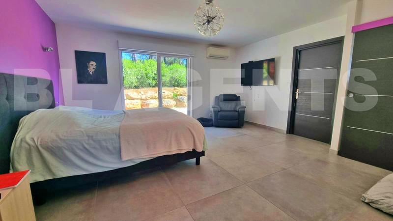 Maison - 186 m² - 4 pièces