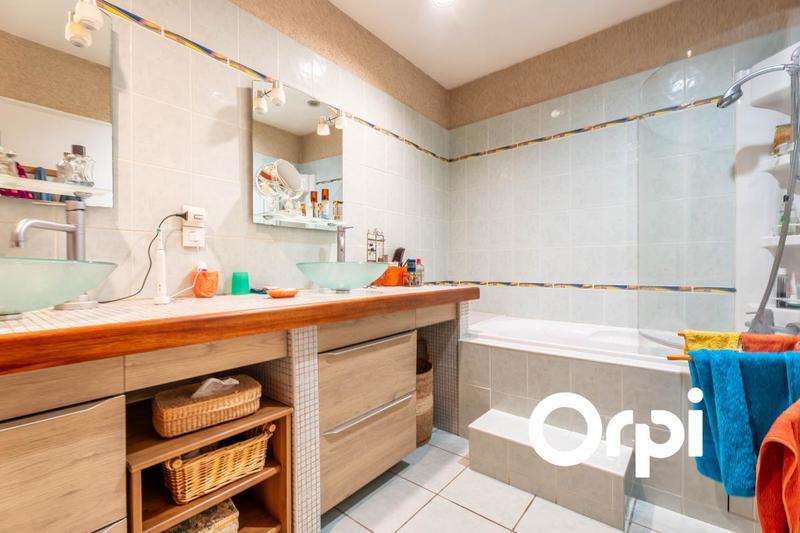 Maison - 240 m² - 6 pièces