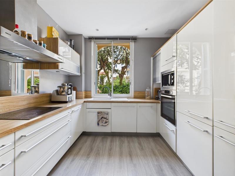 Appartement bourgeois - 193 m² - 4 pièces