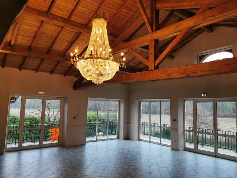 Maison - 3 512 m² - 48 pièces